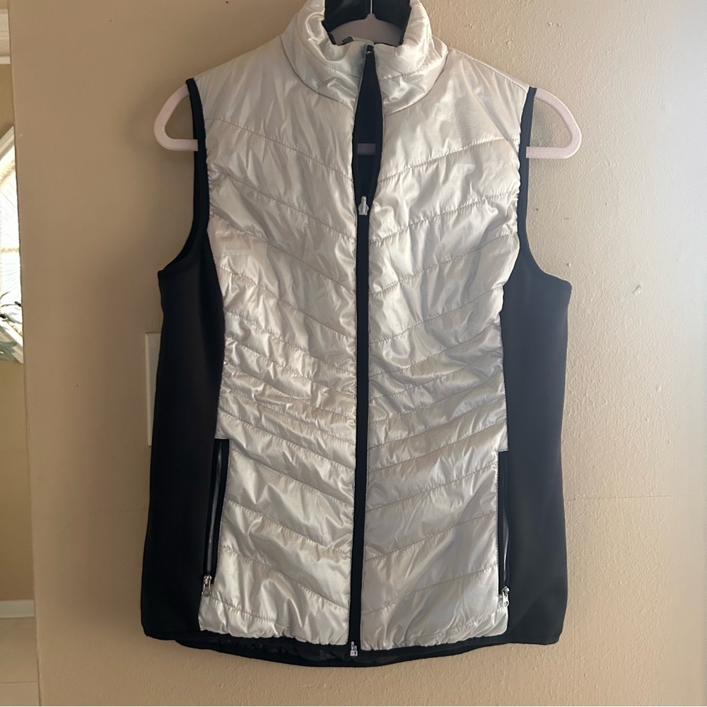 ✨Xersion Women's Black and White Double sided Quilted Vest